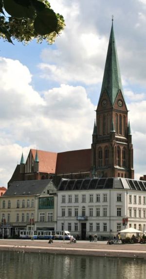 Schweriner Dom vom Pfaffenteich