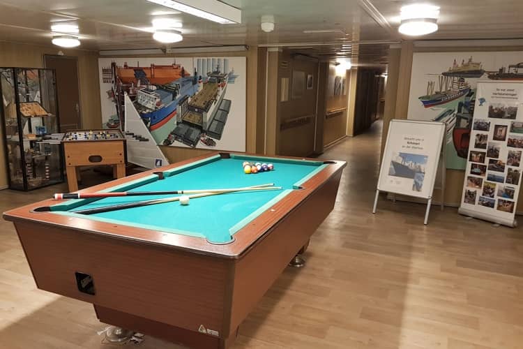 Billardtisch und Tischkicker