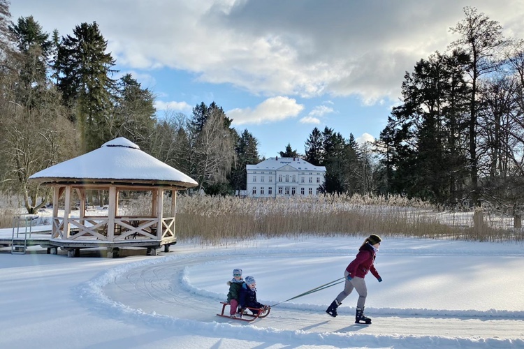Jugendschloß Neu Sammit im Winter