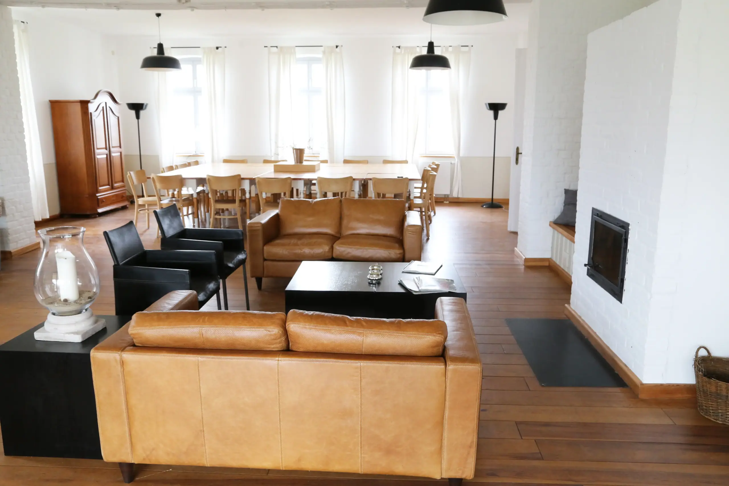 Gruppenunterkunft MV | Landwert Schulbauernhof | Kaminzimmer mit Klavier