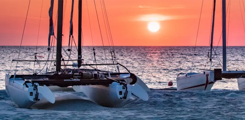 JBS Golm Wassersport Katamarane am Ufer