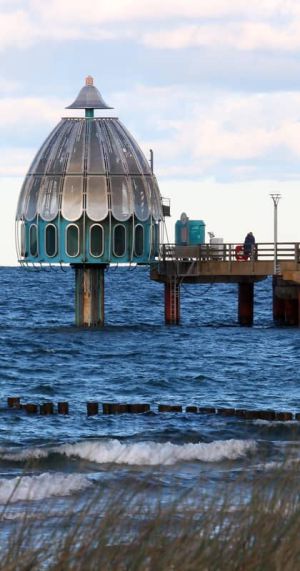 Seebrücke mit Tauchglocke in Zingst